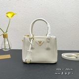 P House mini Killer Bag 1BA906 — эта сумка Galleria выполнена в знаковом стиле S