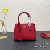 P House mini Killer Bag 1BA906 — эта сумка Galleria выполнена в знаковом стиле S