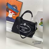 Ранневесенняя коллекция Prada： сумка через плечо с одним плечевым ремнем, корпус