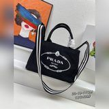 Ранневесенняя коллекция Prada： сумка через плечо с одним плечевым ремнем, корпус