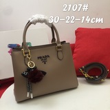 Новая модель Prada 2107 пользуется огромной популярностью. Она подходит к любому