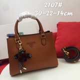 Новая модель Prada 2107 пользуется огромной популярностью. Она подходит к любому