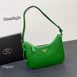 Новая модель женской сумки Hobo из кожи, поступившая в продажу в 2023 году, изго