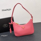 Новая модель женской сумки Hobo из кожи, поступившая в продажу в 2023 году, изго