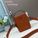 Футляр для камеры Prada, одинаковый для мужчин и женщин, очень милый. Небольшая 