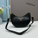 (Prada) Сумка «Луна/Полумесяц» – модный хит [Победа] Телячья кожа в сочетании с 