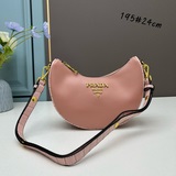 (Prada) Сумка «Луна/Полумесяц» – модный хит [Победа] Телячья кожа в сочетании с 