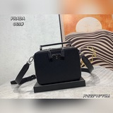 Футляр для камеры Prada, одинаковый для мужчин и женщин, очень милый. Небольшая 