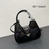 1BA381 Эта сумка Moon из кожи ягненка изготовлена из импортной кожи ягненка, а в