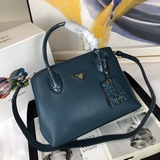 Новинка на официальном сайте, популярная во всем мире, модель Prada 2023 года. А