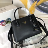 Новинка на официальном сайте, популярная во всем мире, модель Prada 2023 года. А