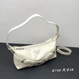 Prada Vintage. Эта сумка Prada в стиле «сладкий и крутой» должна быть у каждой п
