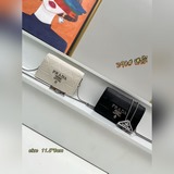 Маленькая сумка с рельефным узором 1BA298 в новом цвете. Эта сумка изготовлена и