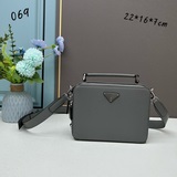 Футляр для камеры Prada, одинаковый для мужчин и женщин, очень милый. Небольшая 