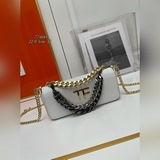 В комплекте с коробкой TF Tom Ford Palmetto Triple маленькая сумка на цепочке, и