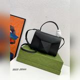 Valentino ONE DTUD мини-сумка из кожи ягненка с крупными заклепками на передней 