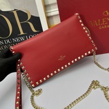 Большая сумка Valentino Garavani Rockstud из импортной кожи.