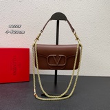 Маленькая сумка с коробкой и цветными застежками, новая модель Valentino* Garava