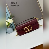 Большая сумка VALENTINO MINI LOCò — со съемной ручкой и съемной цепочкой.