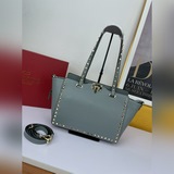 Классическая сумка-шоппер с заклепками Valentino 0970LG# из натуральной кожи с т