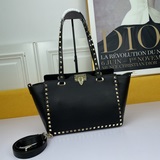 Классическая сумка-шоппер с заклепками Valentino 0970LG# из натуральной кожи с т