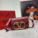 Большой размер Valentino 2023, модель из коллекции ранней весны Valentino Garava
