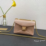 Новая модель ограниченной серии сумок Valentino, полностью украшенная бриллианта