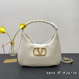 Новая сумка Valentino STUD SIGN из телячьей кожи в стиле HOBO, под мышку.