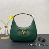 Новая сумка Valentino STUD SIGN из телячьей кожи в стиле HOBO, под мышку.