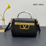 Valentino Garavani Rockstud Alcove из зернистой телячьей кожи.