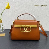 Valentino Garavani Rockstud Alcove из зернистой телячьей кожи.
