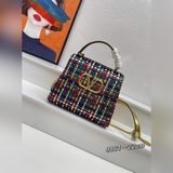 Оригинальная сумка Valentino из весенне-летней коллекции. Сумка изготовлена из н