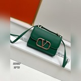 valentino* Garavani VLogoTye маленькая сумка из телячьей кожи с металлическим бл