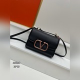 valentino* Garavani VLogoTye маленькая сумка из телячьей кожи с металлическим бл