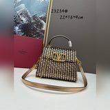 Комплект Valentino весна-лето, сумка-тоут. Сумка-тоут изготовлена из натуральног