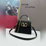 Комплект Valentino весна-лето, сумка-тоут. Сумка-тоут изготовлена из натуральног