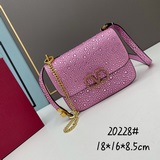 Ограниченная серия сумок Valentino, полностью украшенных стразами Swarovski.