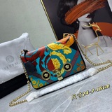 Versace/Венсаче 2010 осенне-зимняя коллекция женских сумок, изготовлена из коров