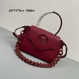В этом году Versace действительно представила множество новых ярких дизайнов! Но