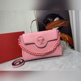 Новинка, большой размер. В этом году Versace действительно представила много нов