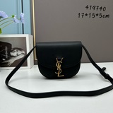 В комплекте с коробкой «Ysl Kaia Little Pig Bag» Saint Laurent.