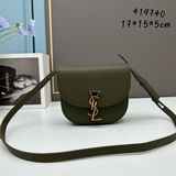В комплекте с коробкой «Ysl Kaia Little Pig Bag» Saint Laurent.