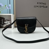 В комплекте с коробкой «Ysl Kaia Little Pig Bag» Saint Laurent.