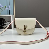 В комплекте с коробкой «Ysl Kaia Little Pig Bag» Saint Laurent.