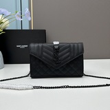 В комплекте с коробкой YSL Saint Laurent WOC сумка с цепочкой и конвертом. Это к