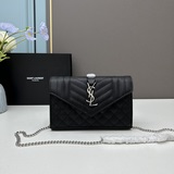 В комплекте с коробкой YSL Saint Laurent WOC сумка с цепочкой и конвертом. Это к