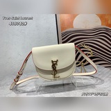 В комплекте с сумкой «ysl kaia small pig bag» Saint Laurent.