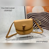 В комплекте с сумкой «ysl kaia small pig bag» Saint Laurent.