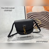 В комплекте с сумкой «ysl kaia small pig bag» Saint Laurent.
