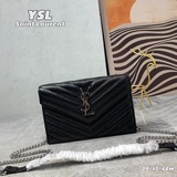 Вечная классика! Маленькая сумка-конверт от Saint Laurent. Когда речь заходит о 